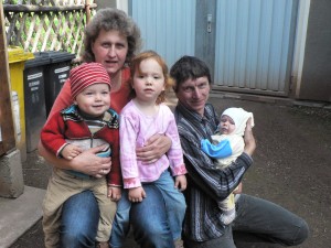 Oma und Opa mit Enkeln