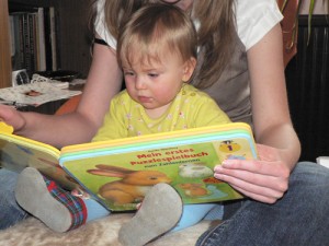 Minchen beim Buchlesen2