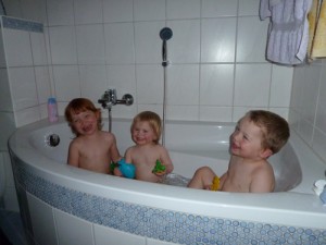 min Johnny und Emma in der WanneII